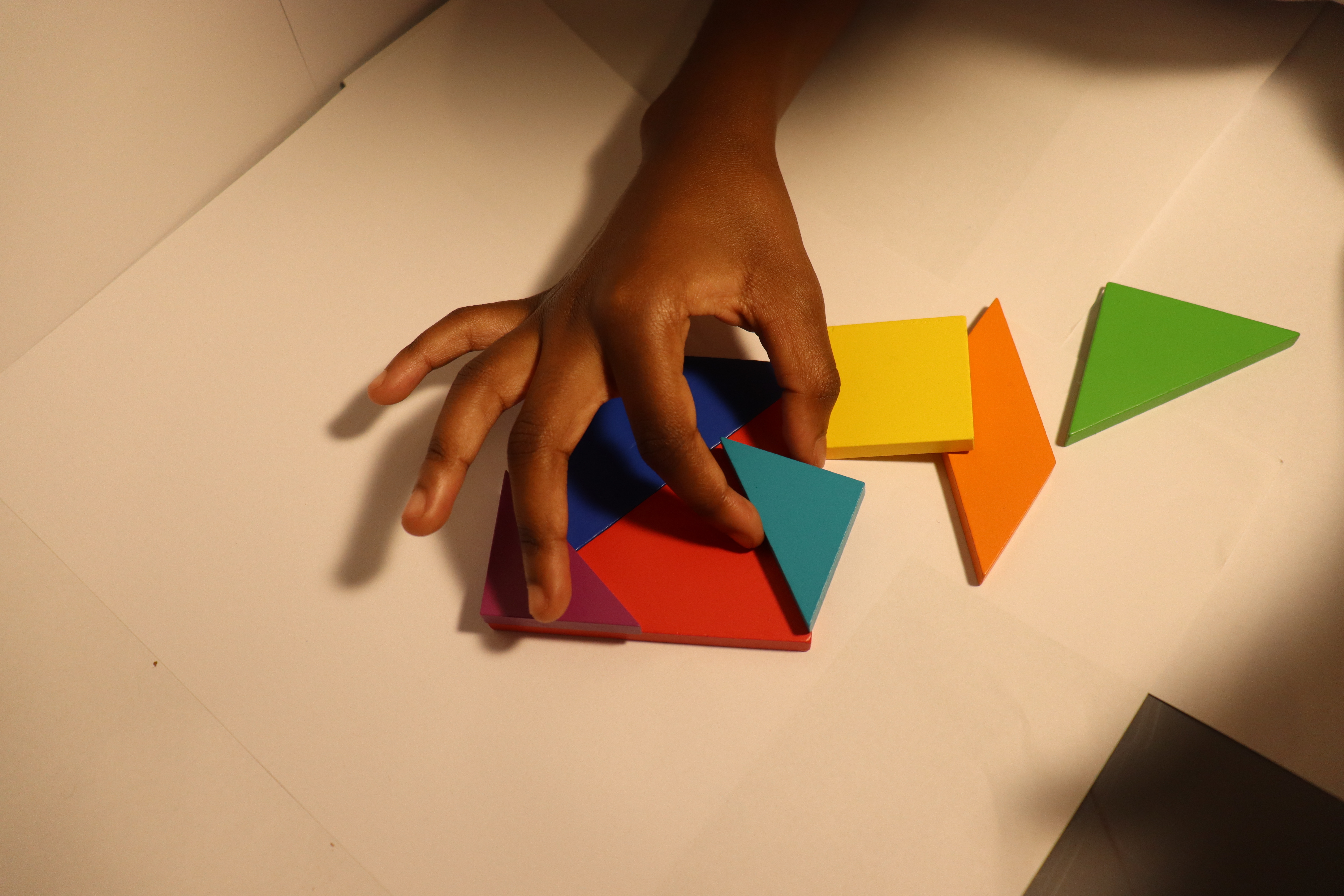 Hand tangram
