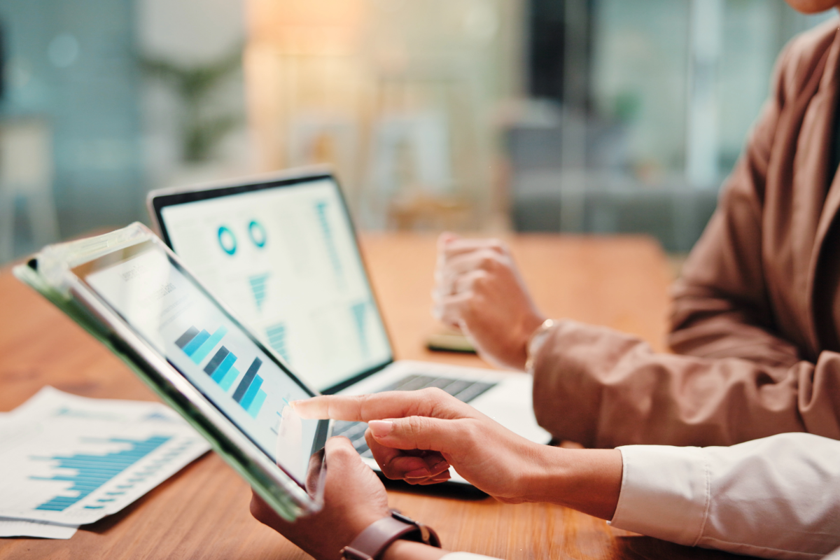 Dashboard ipad laptop